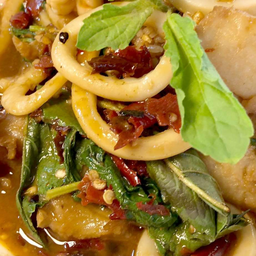 หอมกระเพราสุดซอย64 Hom Kra-Praow 64