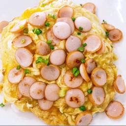 ข้าวไข่ข้นโรยใส้กรอก