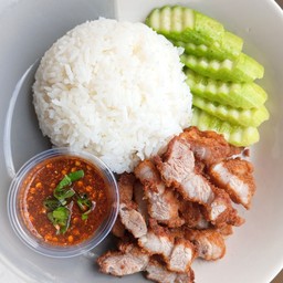 [อร่อยซ่ากับโค้ก] ข้าวหน้าสามชั้นทอดน้ำปลา +  โค้ก ออริจินัล (กระป๋อง)