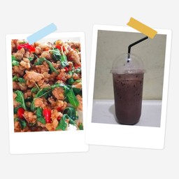 กระเพราหมูสับราดข้าว+น้ำโกโก้1แก้ว แถมฟรีไข่ดาว1ใบ