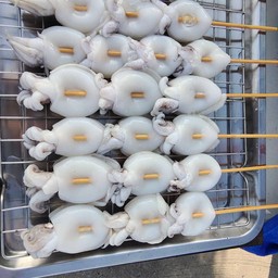 โย หมึกย่าง สาขาหมู่บ้านนราวดีซิตี้ปาร์คหน้าร้านชุมชนยา