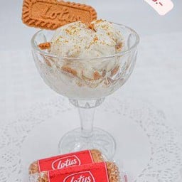 ไอศกรีมโยเกิร์ตบิสคอฟ (Lotus Biscoff)