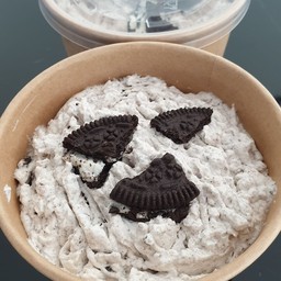 ไอศครีมคุกกี้แอนด์ครีม (8 ออนซ์)