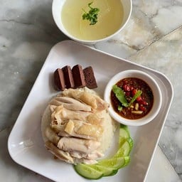 ข้าวมันไก่ นายตั้ม น้ำจิ้มรสเด็ด บ้านกล้วย