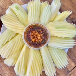 มะม่วงแก้วขมิ้นพร้อมน้ำปลาหวานชุดพริกเกลือเค็มเเละกะปิ