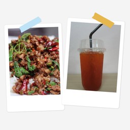 กระเพราเนื้อราดข้าว+น้ำชาดำเย็น1แก้ว แถมฟรีไข่ดาว1ใบ