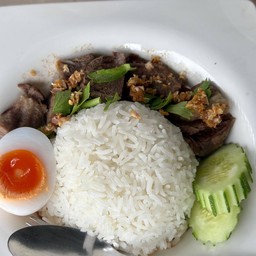 ข้าวหน้าเนื้อตุ๋น