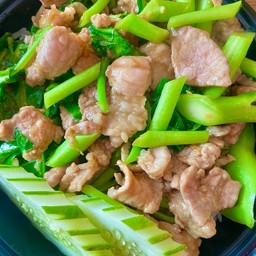 คะน้าน้ำมันหอยเป็นกับข้าว