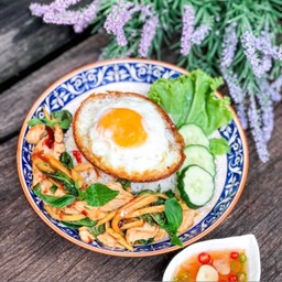 กะเพราหมูชิ้นหน่อไม้ ไข่ดาว