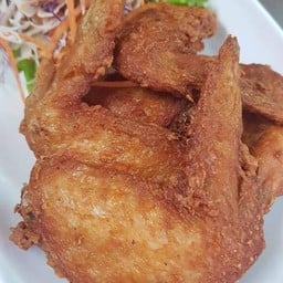 ปีกไก่ทดน้ำปลา