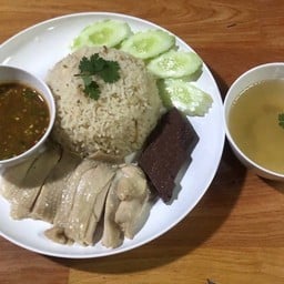 ข้าวมันไก่เพลินพุงและอาหารจานเดียว
