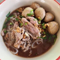 ก๋วยเตี๋ยวเตาฟืน เจ๊วรอยุธยา อาหารตามสั่ง