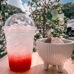 สตอเบอรี่โซดา