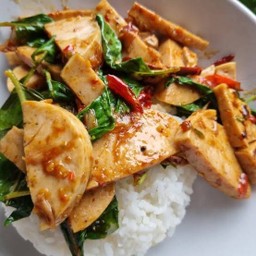 ผัดกะเพราหมูยอ ราดข้าว