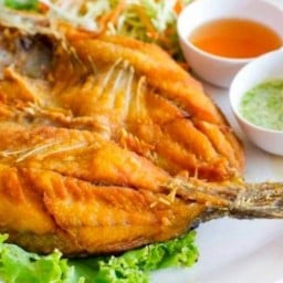 บุ๊ง&หญิง ซีฟู้ดริมทะเล&อาหารตามสั่ง