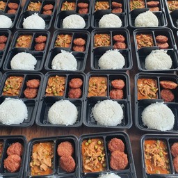 ข้าวราดแกง+กับข้าว 2 อย่าง
