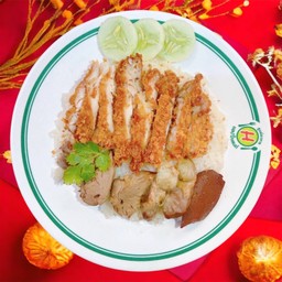 ข้าวมันไก่ทอด+เครื่องใน (พิเศษ