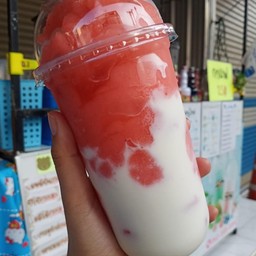 สตอเบอรี่โยเกิร์ตปั่น