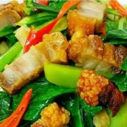คะน้าหมูกรอบ