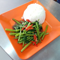 ผัดผักบุ้งไฟแดงราดข้าว Stir-Fried Morning Glory with Rice