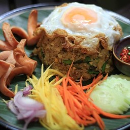 ข้าวผัดไตปลาแห้ง