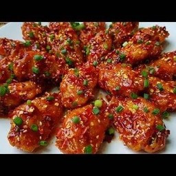 ปีกบนทอดคลุกซอสกระเทียม 6 ชิ้น