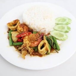 ข้าวเครื่องแกงทะเล