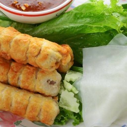 แหนมเนืองพร้อมชุดผัก