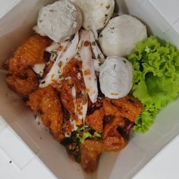 หมี่ไก่ฉีกยกกำลังไก่ (ไก่ฉีก+ลูกชิ้น+น้ำพริกหนังไก่)