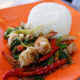 ผัดกระเพรากุ้งราดข้าว Stir-fried Shrimps And Basil With Rice