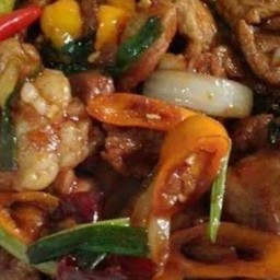 หมู หรือ ไก่ ผัดน้ำพริกเผาราดข้าว