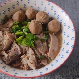 ก๋วยเตี๋ยวแชมป์ หน้าอาชีวะ