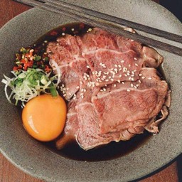 เนื้อลวกจิ้มซอสไข่ดอง