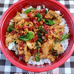 กระเพราหมูชิ้นราดข้าว