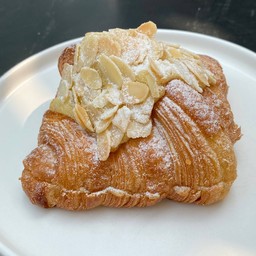 ALMOND CROISSANT
