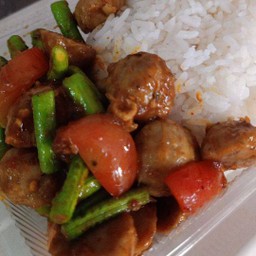 ผัดเผ็ดลูกชิ้นเนื้อค่ะ