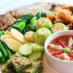 ชุดน้ำพริกกะปิ ปลาทู ไข่ชะอม ผักแกล้ม