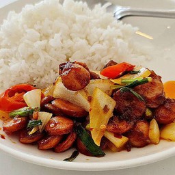 ข้าวไส้กรอกผัดน้ำพริกเผา