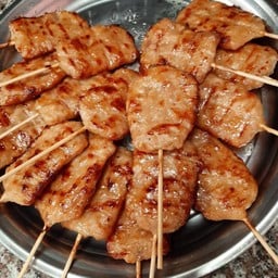 คุณยายหมูปิ้งนมสด ไก่ปิ้งนมสด ข้าวเหนียว