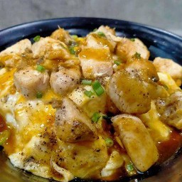 ข้าวไก่เต๋า ไข่ข้นลาวา