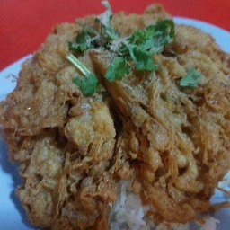 ไข่เจียวหมูสับราดข้าว