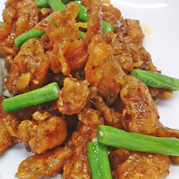 ไก่กรอบผัดพริกขิง (เป็นกับข้าว)