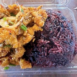 ข้าวไรซ์เบอร์รี่ + ยำหมูทอดแซ่บ