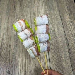 สามชั้นพันพริกหยวก