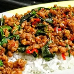 กระเพราราดข้าว