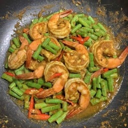 ผัดพริกแกงใต้กุ้ง ใส่ถั่ว