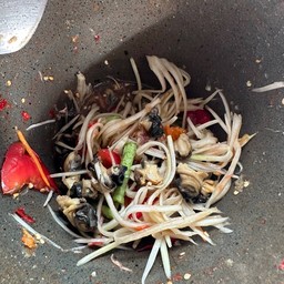 ตำหัวหอย หรือ ตำหอยเชอรี่