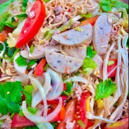 ยำมาม่าหมูยอ