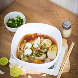 ก๋วยเตี๋ยวต้มยำมะนาวพริกสด