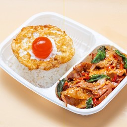 กะเพราเบคอนรมควัน + ไข่เค็มไชยา